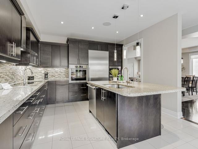 110 Chatfield Dr, House detached with 4 bedrooms, 5 bathrooms and 4 parking in Vaughan ON | Image 5