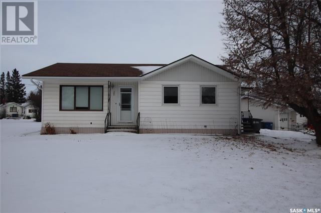 701 4th Avenue, House detached with 2 bedrooms, 2 bathrooms and null parking in Raymore SK | Image 3