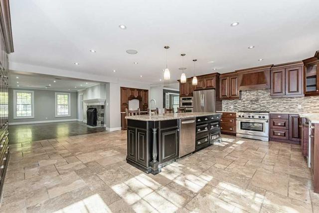 204 Mohawk Ave, House detached with 7 bedrooms, 6 bathrooms and 8 parking in Waterloo ON | Image 4