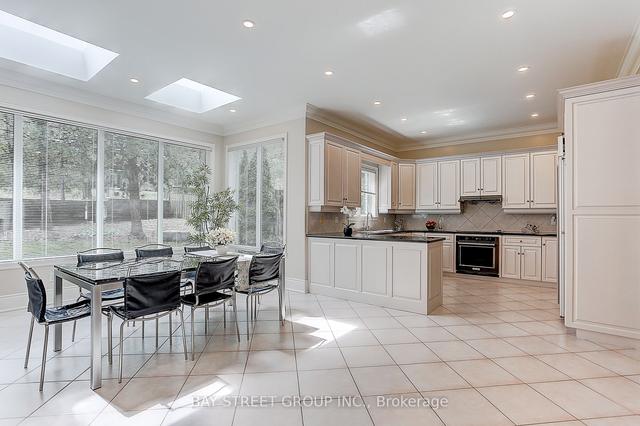 25 Bowan Crt, House detached with 5 bedrooms, 7 bathrooms and 7 parking in Toronto ON | Image 4