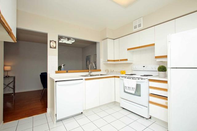 909 - 55 Elm Dr W, Condo with 2 bedrooms, 2 bathrooms and 2 parking in Mississauga ON | Image 3