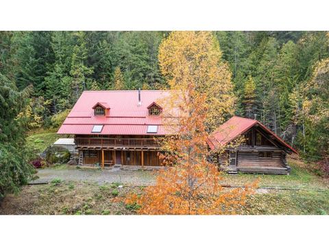 2197 Highway 3, House detached with 2 bedrooms, 2 bathrooms and 4 parking in Central Kootenay C BC | Card Image
