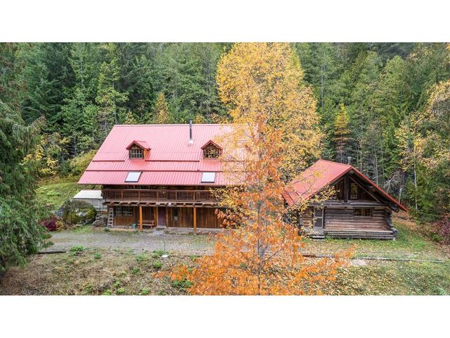 2197 Highway 3, House detached with 2 bedrooms, 2 bathrooms and 4 parking in Central Kootenay C BC | Image 1