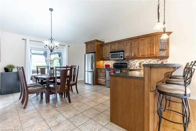 4751 Paddock Trail Dr, House detached with 3 bedrooms, 2 bathrooms and 5 parking in Niagara Falls ON | Image 17
