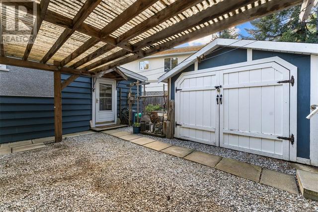 5260 Rambler Rd, House detached with 4 bedrooms, 3 bathrooms and 4 parking in Saanich BC | Image 32