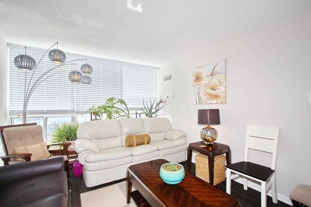 807 - 10 Laurelcrest St, Condo with 2 bedrooms, 1 bathrooms and 2 parking in Brampton ON | Image 7