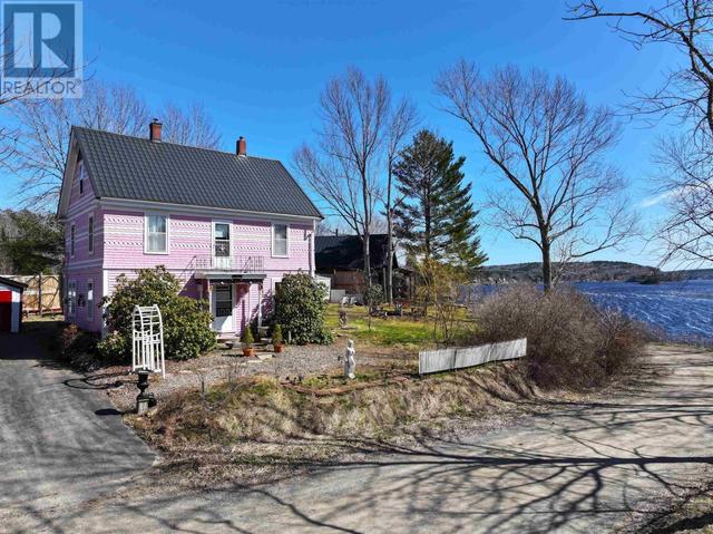 17 Nauglers Diversion, House detached with 5 bedrooms, 2 bathrooms and null parking in Lunenburg MD NS | Image 1