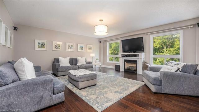 17 Hoodless Court, House detached with 7 bedrooms, 4 bathrooms and 4 parking in Brantford ON | Image 22