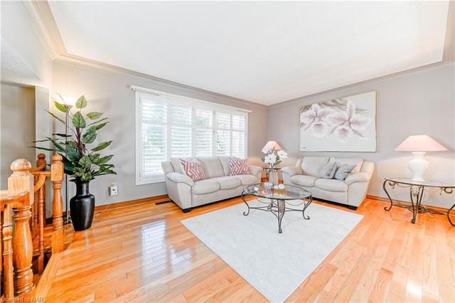 19 Amberwood Court, House detached with 3 bedrooms, 3 bathrooms and 6 parking in St. Catharines ON | Image 3
