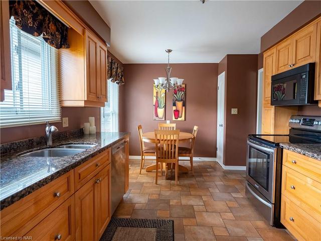 16 Village Green Drive, House detached with 5 bedrooms, 2 bathrooms and 8 parking in St. Catharines ON | Image 13
