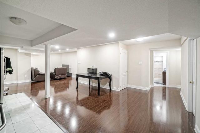 14 Huntspoint Dr, House detached with 4 bedrooms, 4 bathrooms and 7 parking in Brampton ON | Image 30
