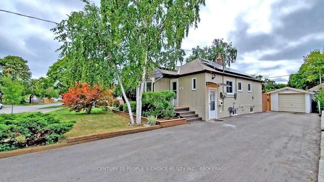 40 Grierson Rd, House detached with 3 bedrooms, 3 bathrooms and 7 parking in Toronto ON | Image 23