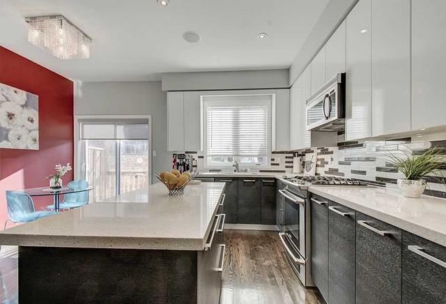 37 Mcbride Lane, Townhouse with 3 bedrooms, 3 bathrooms and 2 parking in Toronto ON | Image 6