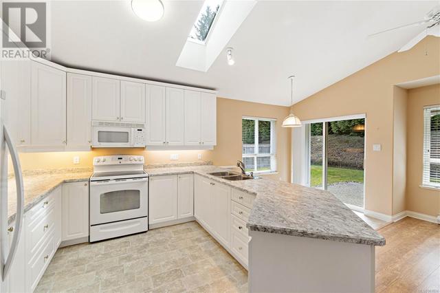 1272 Gabriola Dr, House attached with 2 bedrooms, 2 bathrooms and 2 parking in Parksville BC | Image 34