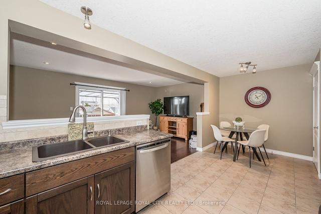 270 Severn Dr, House attached with 3 bedrooms, 3 bathrooms and 2 parking in Guelph ON | Image 5