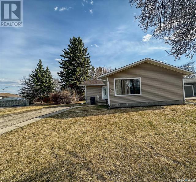 386 Mountview Road, House detached with 4 bedrooms, 3 bathrooms and null parking in Yorkton SK | Image 2