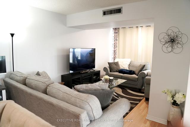 409 - 25 Agnes St, Condo with 2 bedrooms, 2 bathrooms and 1 parking in Mississauga ON | Image 6