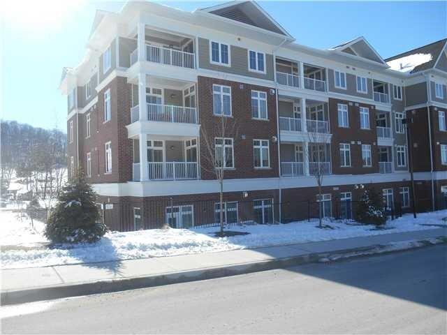 210 - 40 Horseshoe Blvd, Condo with 2 bedrooms, 2 bathrooms and 1 parking in Oro Medonte ON | Image 1