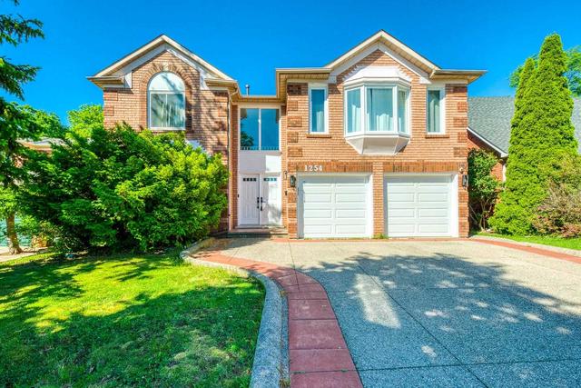 1254 Kings College Dr, House detached with 5 bedrooms, 5 bathrooms and 6 parking in Oakville ON | Image 1