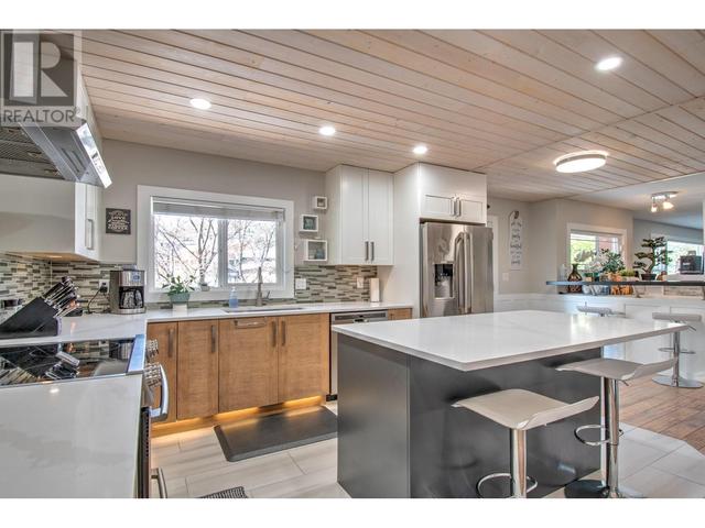 655 Clifton Road S, House detached with 5 bedrooms, 3 bathrooms and 2 parking in Kelowna BC | Image 10