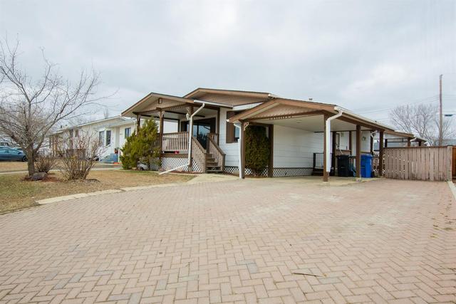 9716 94 Avenue, House detached with 3 bedrooms, 3 bathrooms and 4 parking in Wembley AB | Image 1
