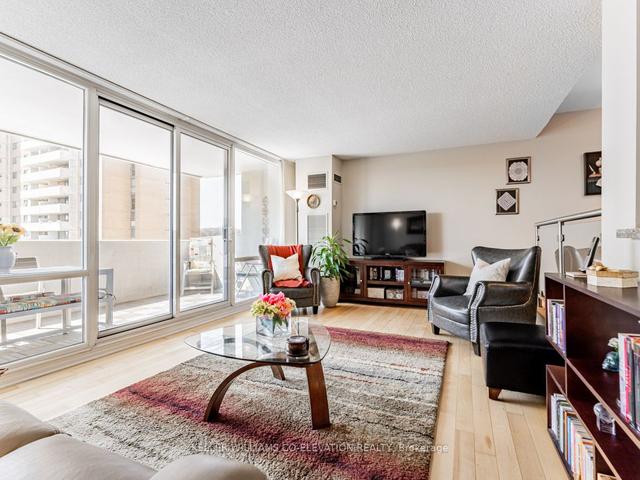 805 - 270 Scarlett Rd, Condo with 2 bedrooms, 2 bathrooms and 1 parking in Toronto ON | Image 5
