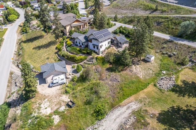 2575 Winifred Road, House detached with 3 bedrooms, 2 bathrooms and 3 parking in Okanagan Similkameen E BC | Image 2