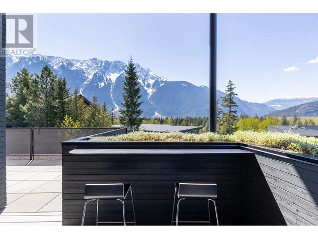 1764 Pinewood Drive, House detached with 5 bedrooms, 5 bathrooms and 5 parking in Pemberton BC | Image 3