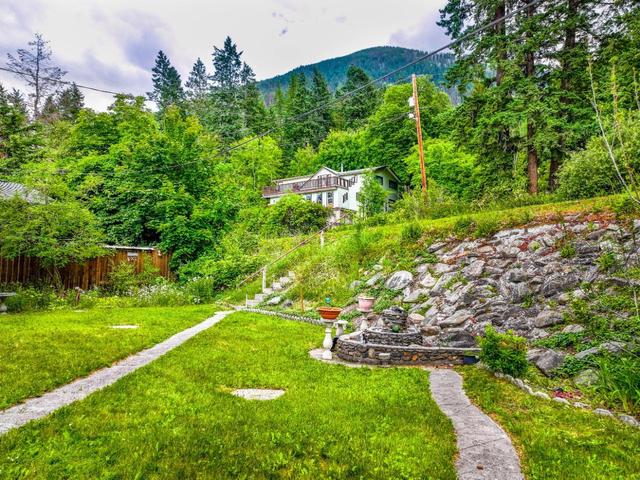 12337 Highway 3a, House detached with 4 bedrooms, 3 bathrooms and null parking in Central Kootenay A BC | Image 44