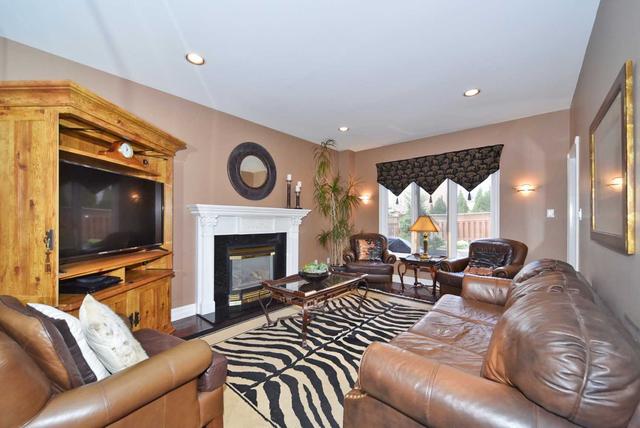 83 Ayton Cres, House detached with 4 bedrooms, 3 bathrooms and 6 parking in Vaughan ON | Image 11
