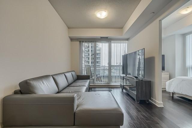 ne 203 - 9205 Yonge St, Condo with 1 bedrooms, 1 bathrooms and 1 parking in Richmond Hill ON | Image 2