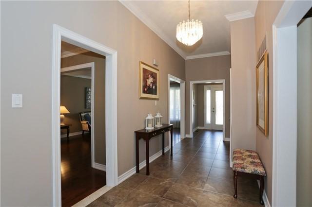 2327 Harcourt Cres, House detached with 3 bedrooms, 3 bathrooms and 2 parking in Mississauga ON | Image 5