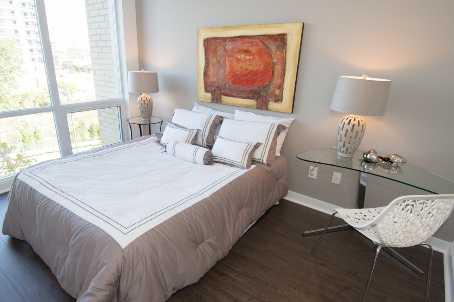 th08 - 33 Singer Crt, Condo with 2 bedrooms, 3 bathrooms and 1 parking in Toronto ON | Image 7