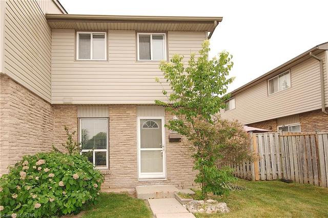 809 Southdale Road E, House attached with 2 bedrooms, 1 bathrooms and null parking in London ON | Image 1