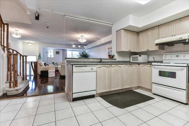 312 Grandview Way, Townhouse with 3 bedrooms, 3 bathrooms and 1 parking in Toronto ON | Image 7