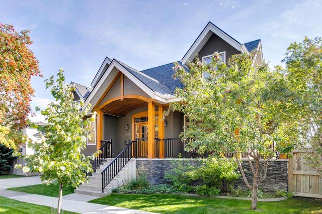 239 8 Avenue Nw, House detached with 5 bedrooms, 3 bathrooms and 4 parking in Calgary AB | Image 2