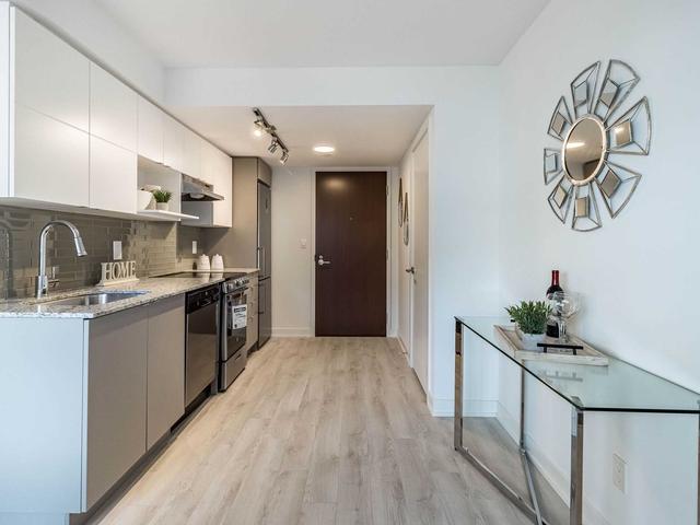501 - 120 Varna Dr, Condo with 2 bedrooms, 1 bathrooms and 0 parking in Toronto ON | Image 8