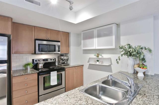 121 - 11 Ruttan St, Townhouse with 2 bedrooms, 2 bathrooms and 1 parking in Toronto ON | Image 24