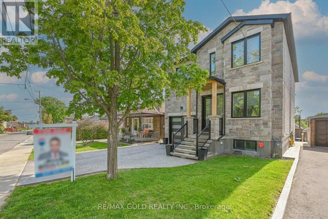 110 Richardson Ave, House detached with 4 bedrooms, 4 bathrooms and 5 parking in Toronto ON | Image 4
