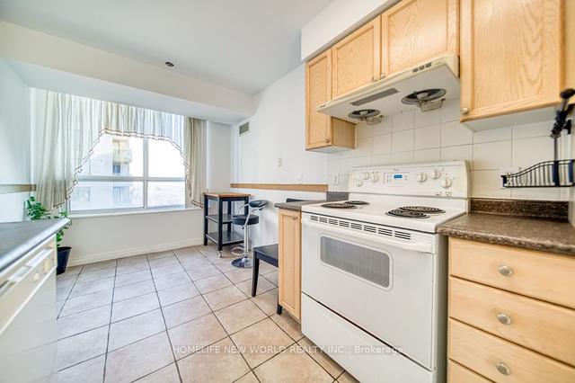 1606 - 18 Parkview Ave, Condo with 3 bedrooms, 2 bathrooms and 1 parking in Toronto ON | Image 4
