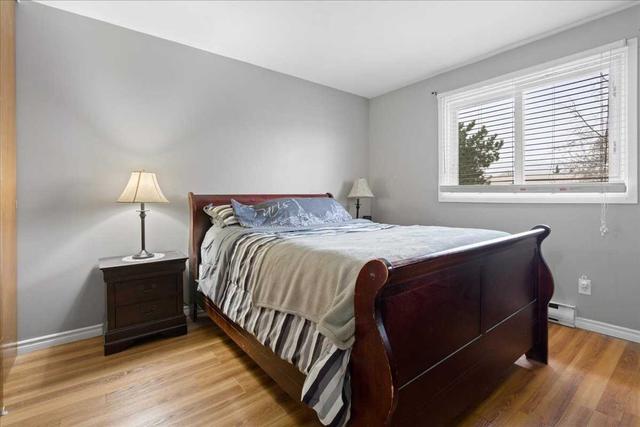 a - 209 North Park St, Townhouse with 4 bedrooms, 2 bathrooms and 1 parking in Belleville ON | Image 8