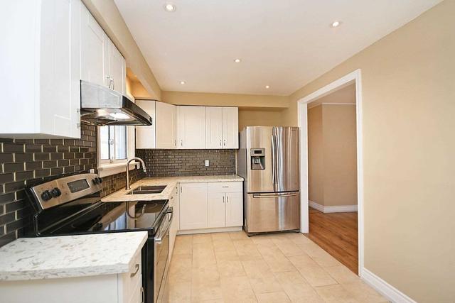 150 Voltarie Cres, House semidetached with 3 bedrooms, 2 bathrooms and 3 parking in Mississauga ON | Image 10