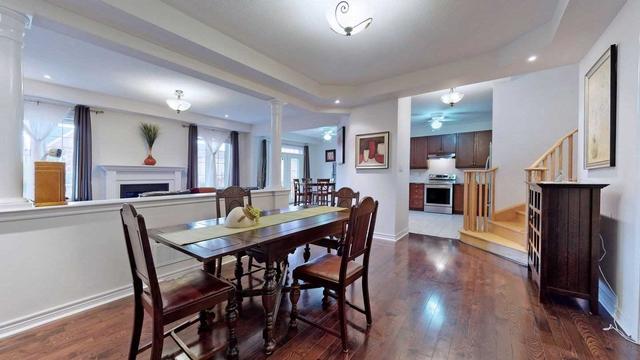 404 Nairn Circ, House detached with 4 bedrooms, 3 bathrooms and 4 parking in Milton ON | Image 2