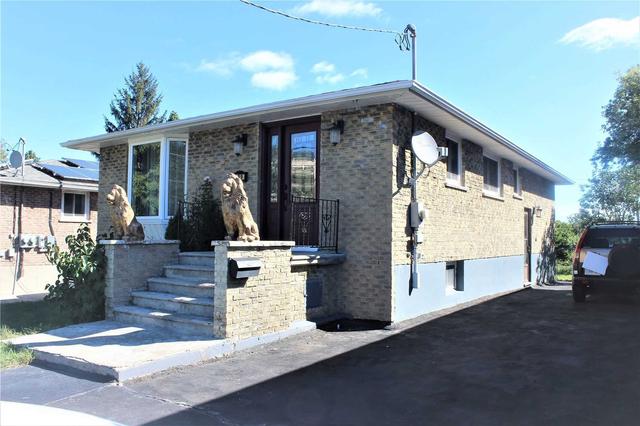 839 Glen St, House detached with 3 bedrooms, 2 bathrooms and 5 parking in Oshawa ON | Card Image