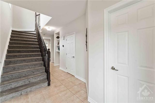 106 Umbra Place, Townhouse with 3 bedrooms, 3 bathrooms and 3 parking in Ottawa ON | Image 4