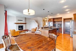 17 Sherwood Road Nw, House detached with 4 bedrooms, 3 bathrooms and 4 parking in Calgary AB | Image 1