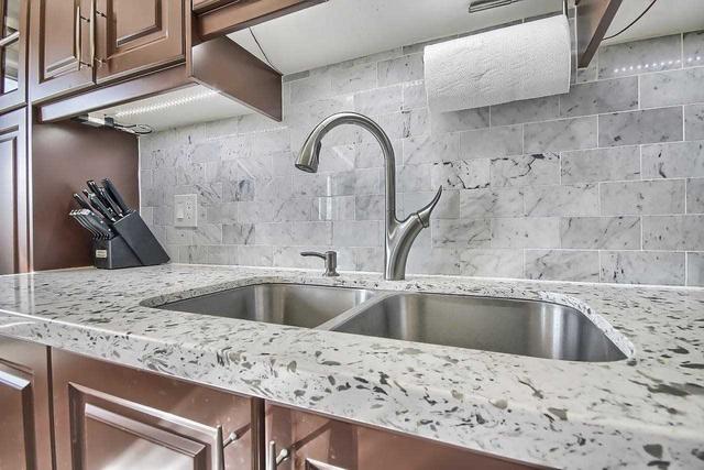 35h View Green Cres, House attached with 3 bedrooms, 4 bathrooms and 4 parking in Toronto ON | Image 13