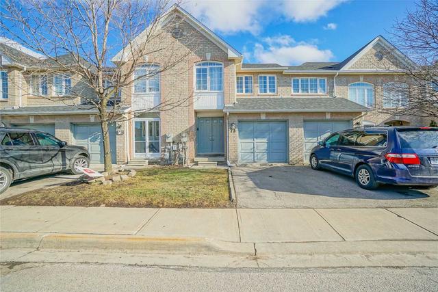 73 Kenwood Dr, Townhouse with 3 bedrooms, 3 bathrooms and 3 parking in Brampton ON | Image 1