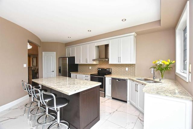 239 Vellore Woods Blvd, House detached with 4 bedrooms, 4 bathrooms and 3 parking in Vaughan ON | Image 5