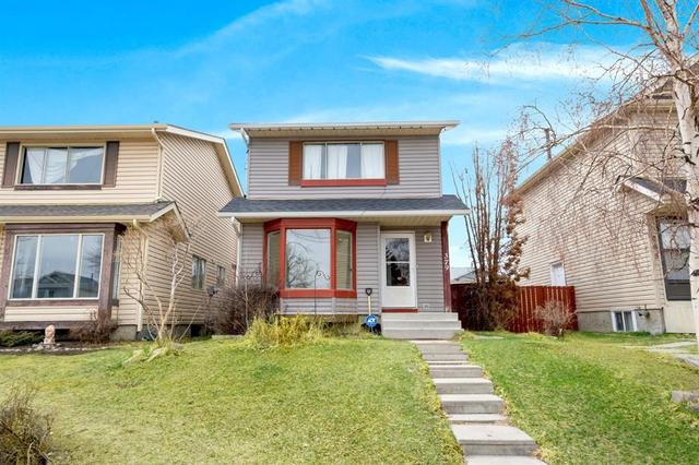 379 Falton Drive Ne, House detached with 3 bedrooms, 2 bathrooms and 2 parking in Calgary AB | Card Image